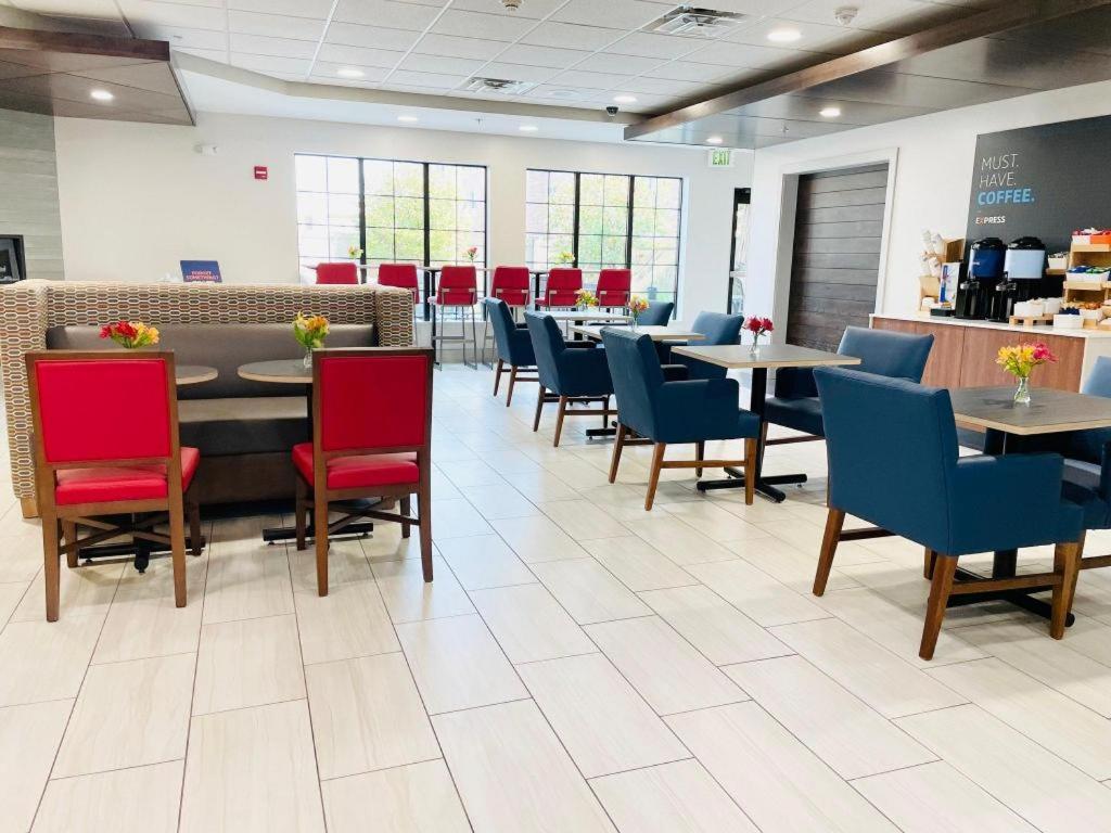 Holiday Inn Express Hotel & Suites Grand Island By Ihg Extérieur photo