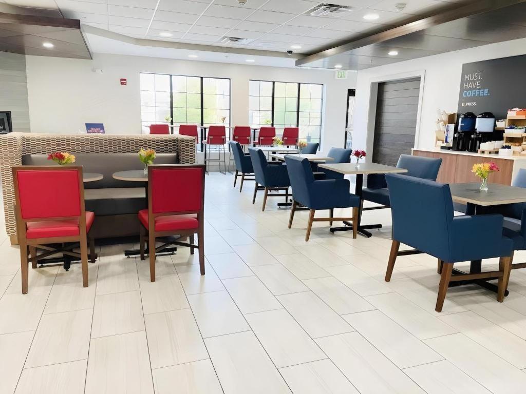 Holiday Inn Express Hotel & Suites Grand Island By Ihg Extérieur photo